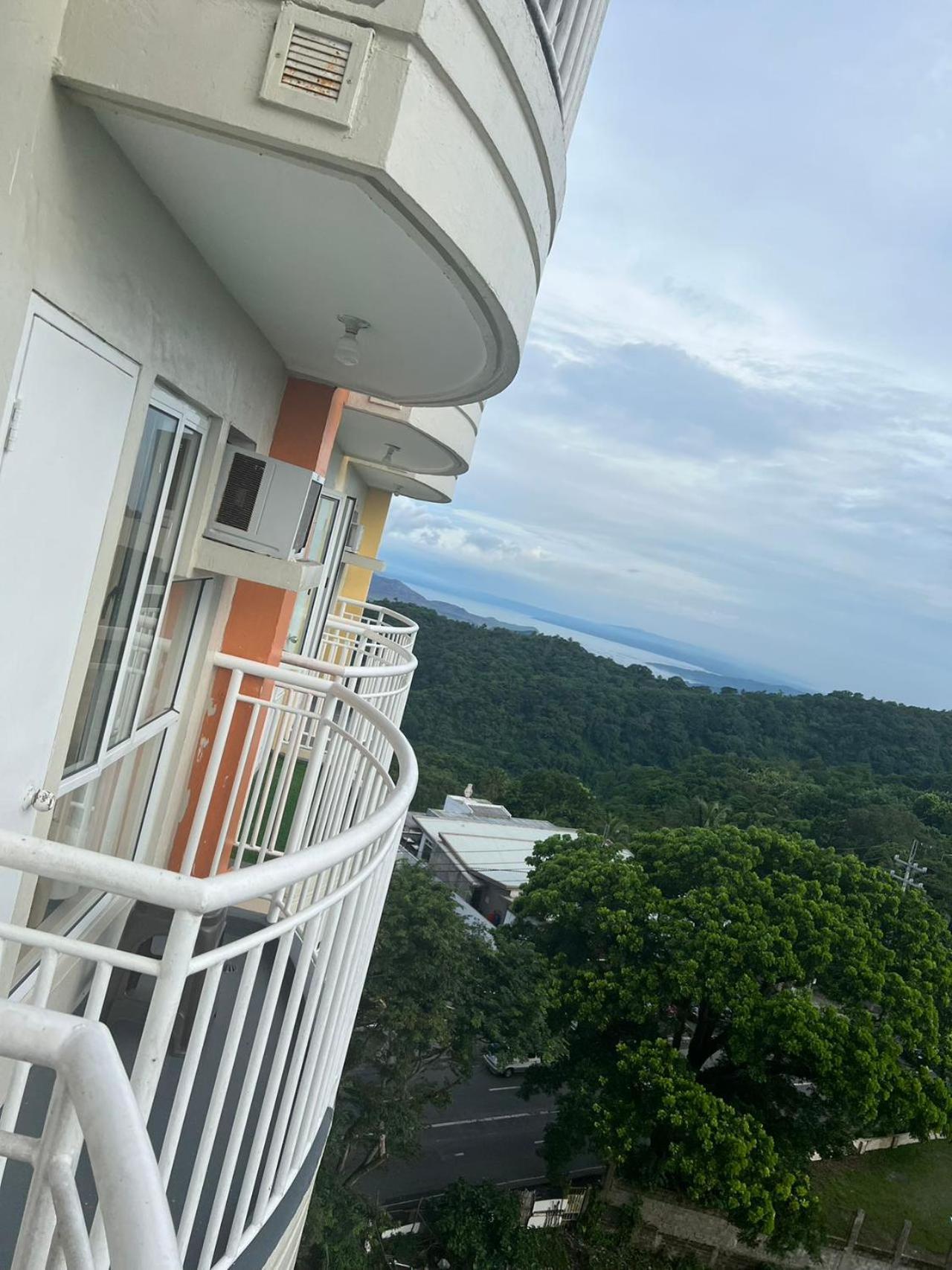 Cityland Tagaytay Taal Lake View City View Free Pool Parking Studios With Balcony Are City View Tagaytay City Екстериор снимка
