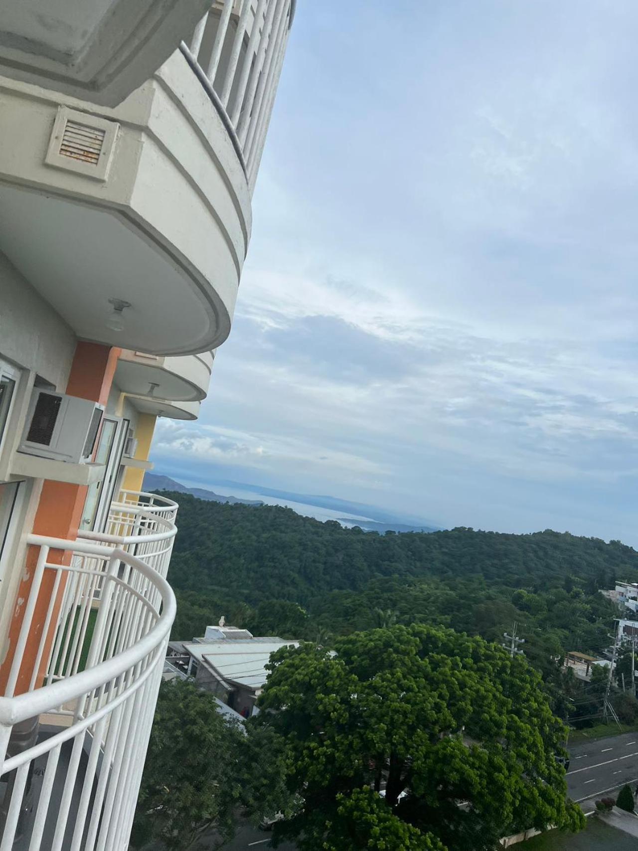 Cityland Tagaytay Taal Lake View City View Free Pool Parking Studios With Balcony Are City View Tagaytay City Екстериор снимка